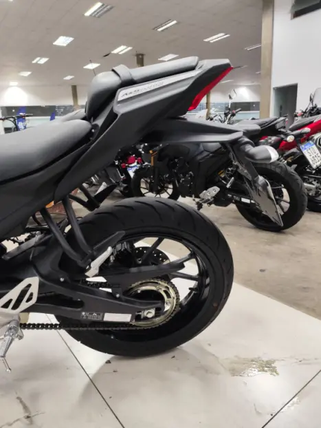 YAMAHA YZF R15 150 ABS, Foto 10