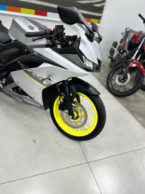 YAMAHA YZF R15 150 ABS, Foto 2 YAMAHA YZF R15 150 ABS, Foto 2