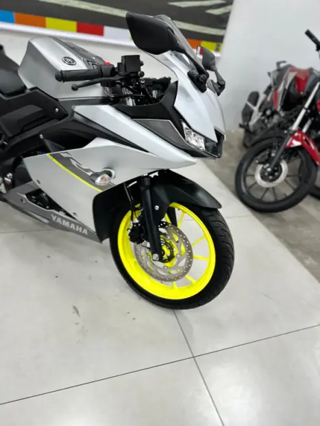 YAMAHA YZF R15 150 ABS, Foto 8 YAMAHA YZF R15 150 ABS, Foto 8