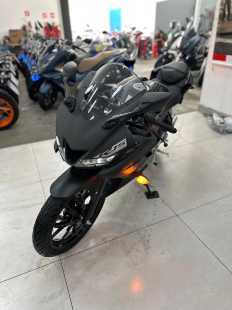 YAMAHA YZF R15 150 ABS, Foto 5 YAMAHA YZF R15 150 ABS, Foto 5
