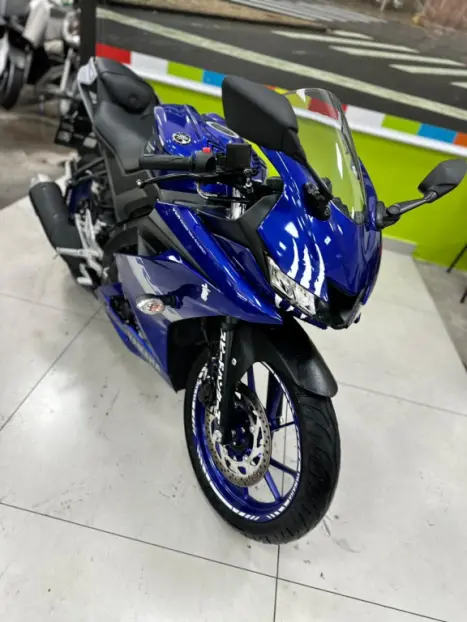 YAMAHA YZF R15 150 ABS, Foto 3 YAMAHA YZF R15 150 ABS, Foto 3
