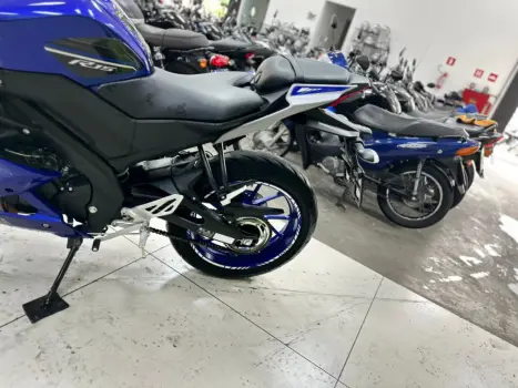 YAMAHA YZF R15 150 ABS, Foto 7 YAMAHA YZF R15 150 ABS, Foto 7