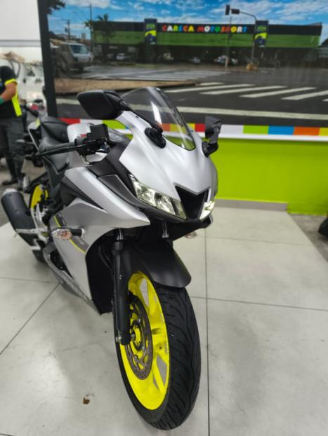 YAMAHA YZF R15 150 ABS, Foto 5