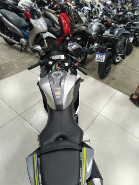 YAMAHA YZF R15 150 ABS, Foto 11