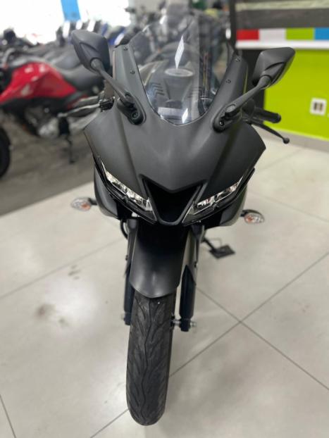 YAMAHA YZF R15 150 ABS, Foto 2