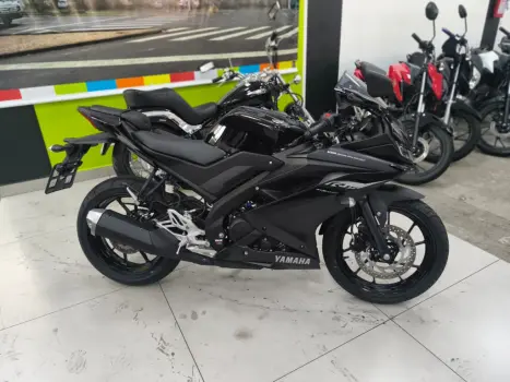 YAMAHA YZF R15 150 ABS, Foto 3