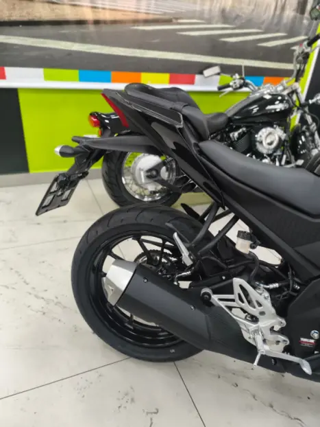 YAMAHA YZF R15 150 ABS, Foto 4