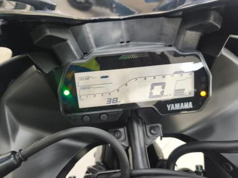 YAMAHA YZF R15 150 ABS, Foto 9