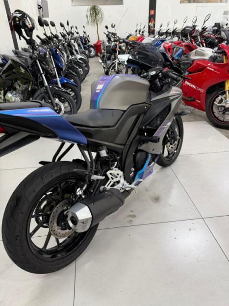 YAMAHA YZF R15 150 ABS, Foto 3