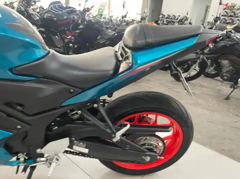 YAMAHA YZF R3 320 ABS, Foto 3