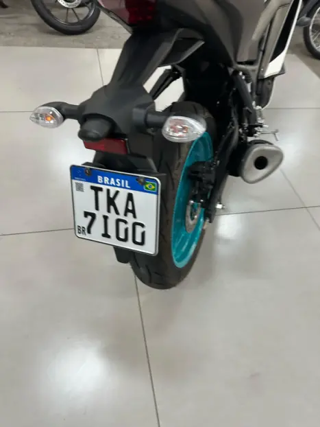 YAMAHA YZF R3 320 ABS, Foto 2