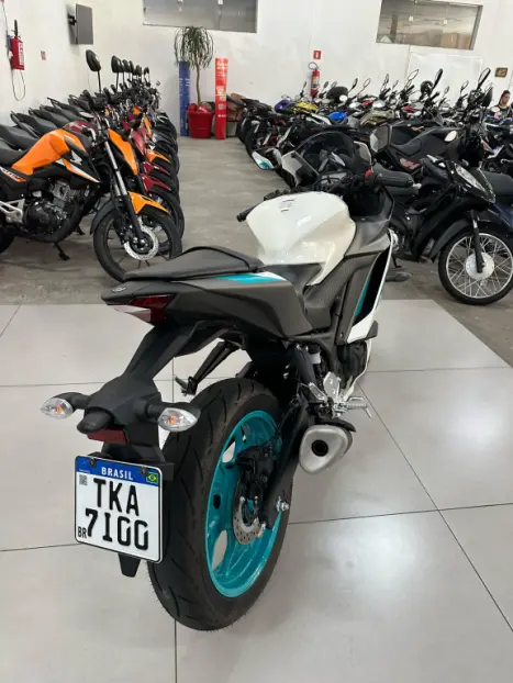 YAMAHA YZF R3 320 ABS, Foto 4