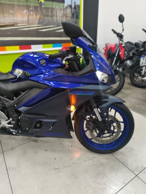 YAMAHA YZF R3 320 ABS, Foto 2