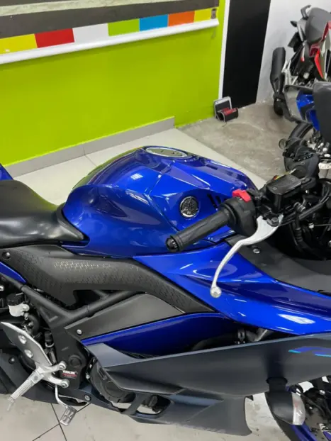 YAMAHA YZF R3 320 ABS, Foto 4
