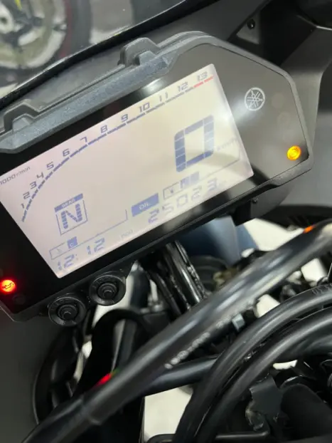 YAMAHA YZF R3 320 ABS, Foto 6