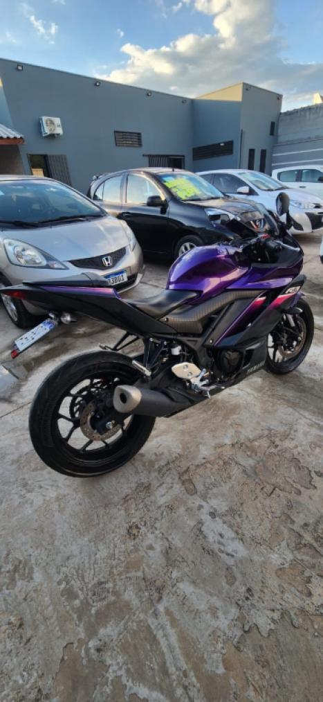 YAMAHA YZF R3 320 ABS, Foto 2