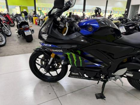 YAMAHA YZF R3 320 ABS, Foto 2