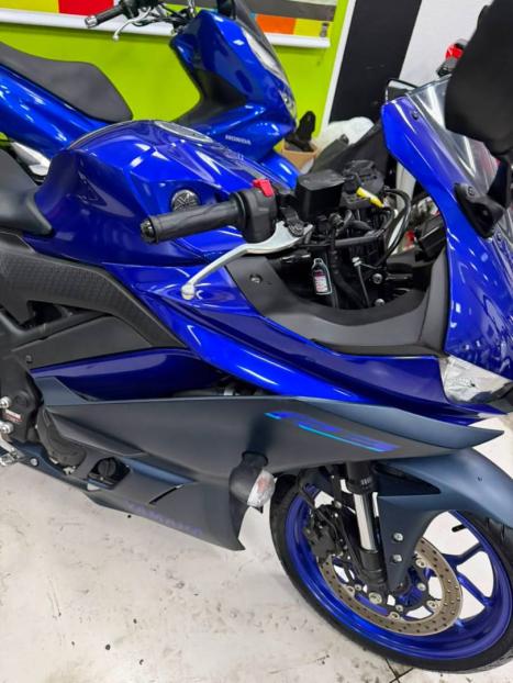 YAMAHA YZF R3 320 ABS, Foto 2