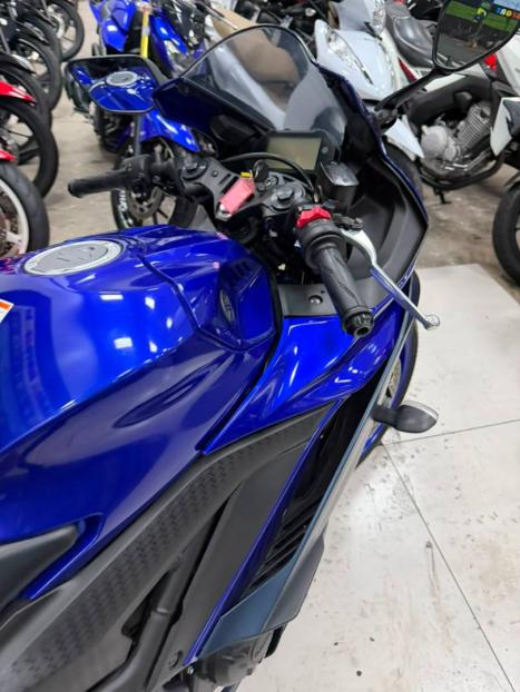 YAMAHA YZF R3 320 ABS, Foto 3