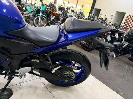 YAMAHA YZF R3 320 ABS, Foto 3
