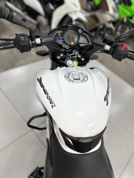 BAJAJ Dominar 160 , Foto 3