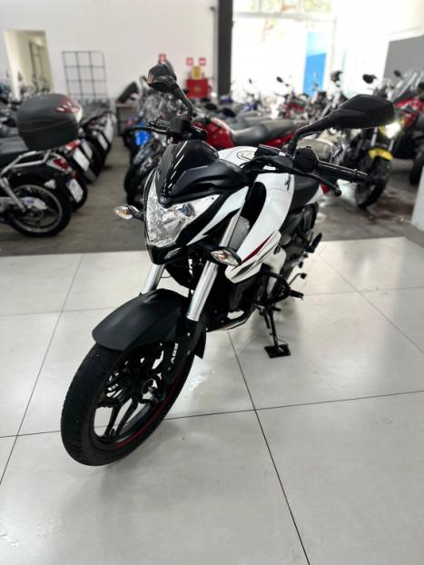 BAJAJ Dominar 160 , Foto 6