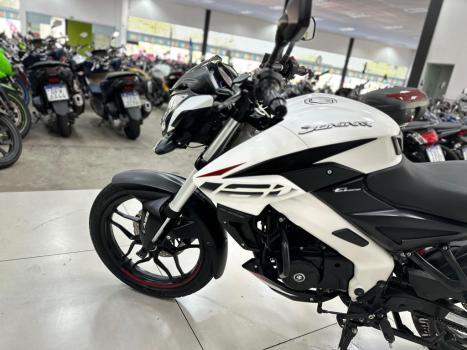 BAJAJ Dominar 160 , Foto 8