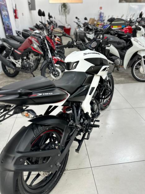 BAJAJ Dominar 160 , Foto 10