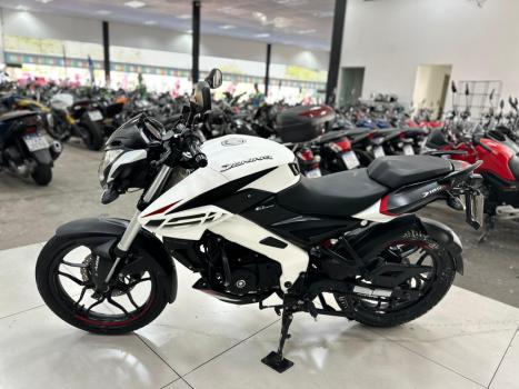 BAJAJ Dominar 160 , Foto 11
