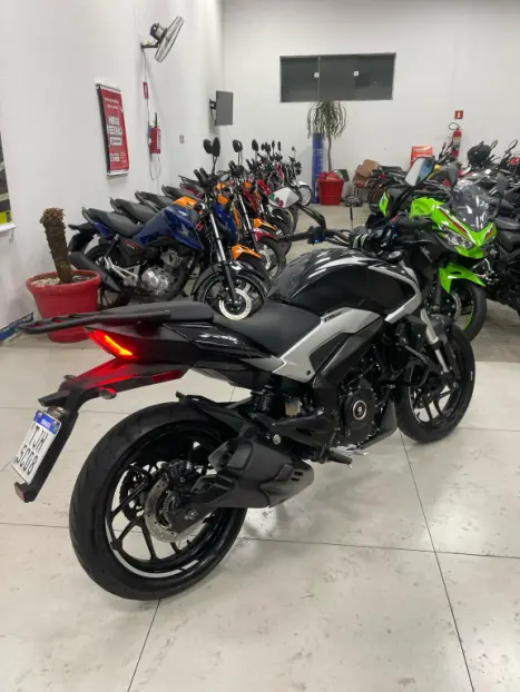 BAJAJ Dominar 200 , Foto 6