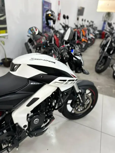 BAJAJ Dominar 200 , Foto 5