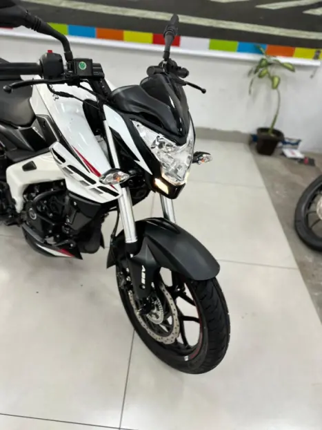 BAJAJ Dominar 200 , Foto 11