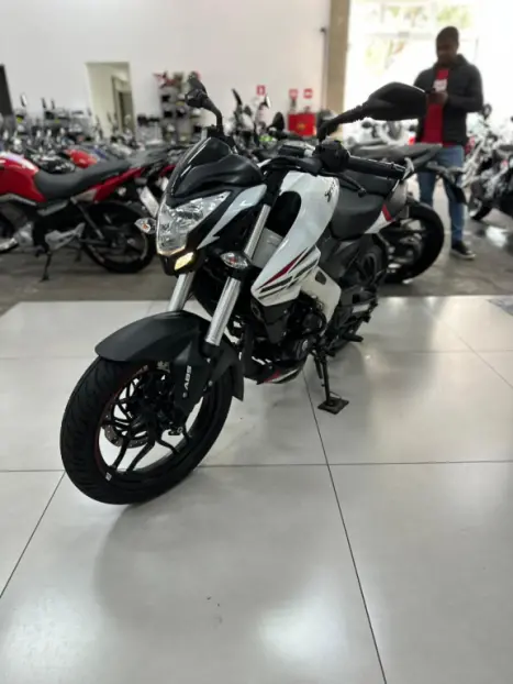 BAJAJ Dominar 200 , Foto 13