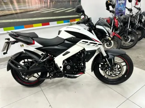 BAJAJ Dominar 200 , Foto 14
