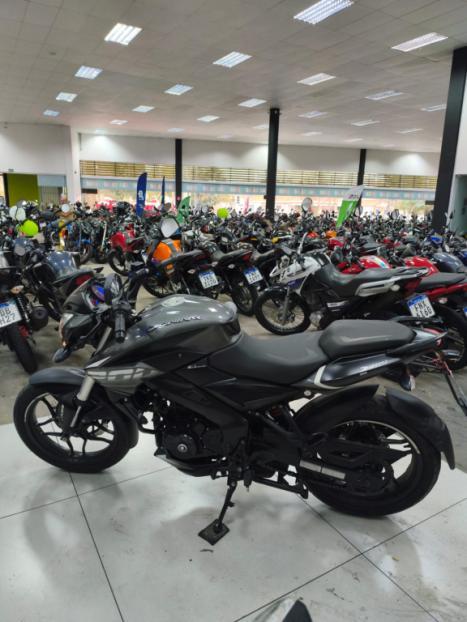 BAJAJ Dominar 200 , Foto 2