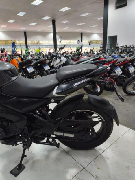 BAJAJ Dominar 200 , Foto 9