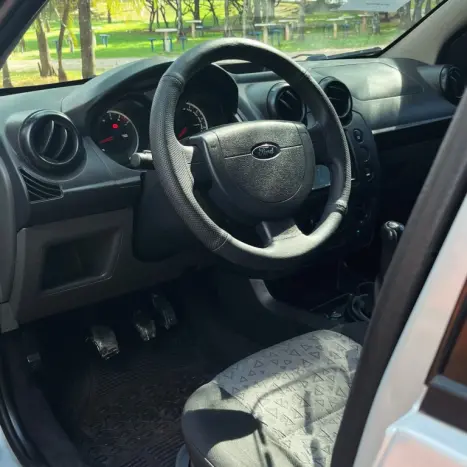 FORD Fiesta Sedan 1.6 4P ROCAM FLEX, Foto 6