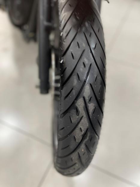 HARLEY DAVIDSON Sportster XL 883 CUSTOM, Foto 2