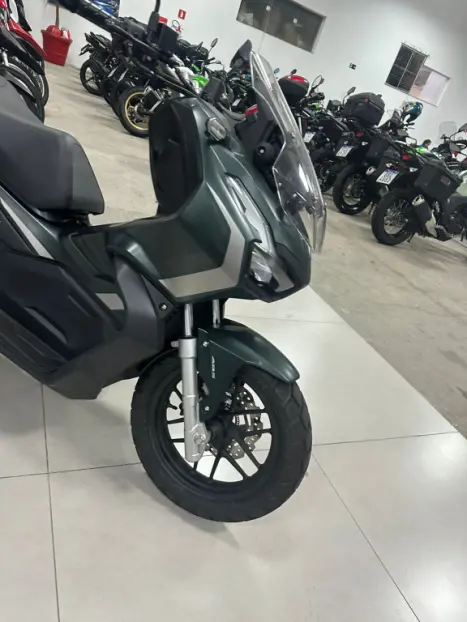 HONDA ADV 150 , Foto 2