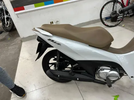 HONDA Biz 125 EX, Foto 3