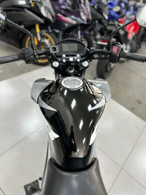 HONDA CB 250 F Twister , Foto 2