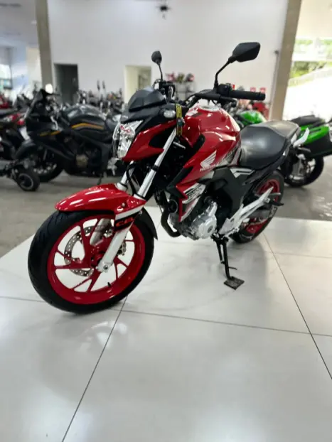 HONDA CB 250 F Twister , Foto 5