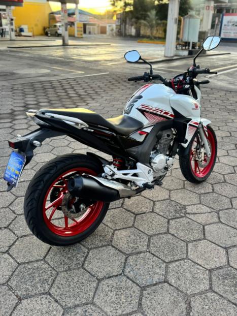 HONDA CB 250 F Twister FLEXONE, Foto 3