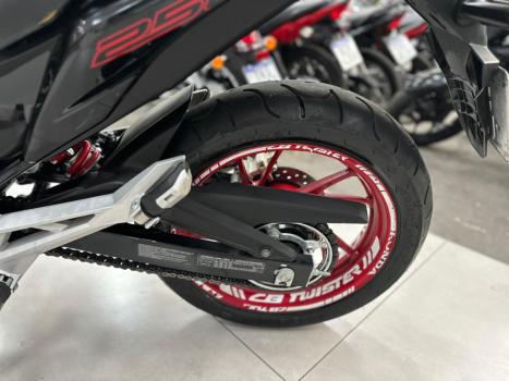 HONDA CB 250 F Twister , Foto 6