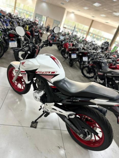 HONDA CB 250 F Twister , Foto 3