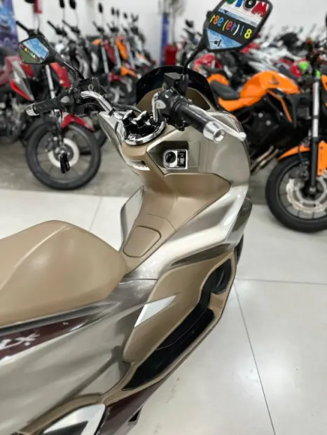 HONDA PCX 150 DLX, Foto 3