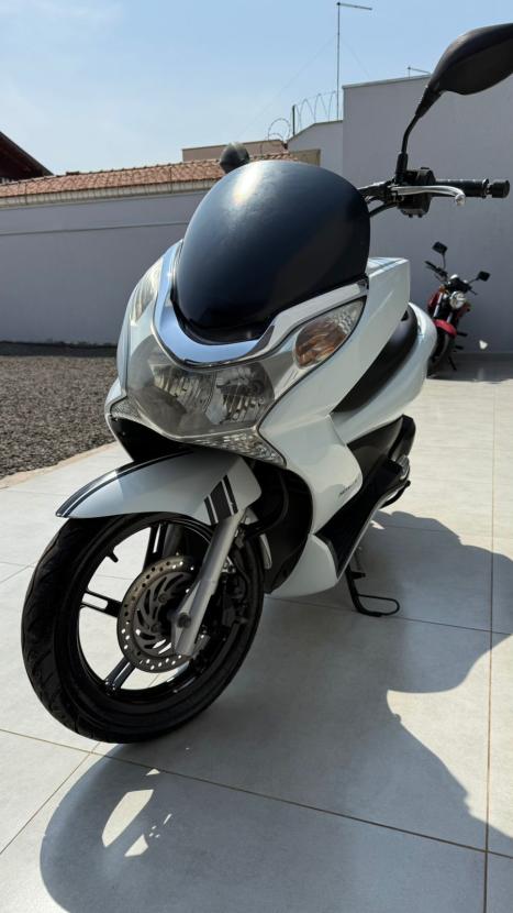 HONDA PCX 150 DLX, Foto 2
