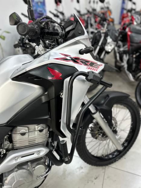 HONDA XRE 300 ABS, Foto 2