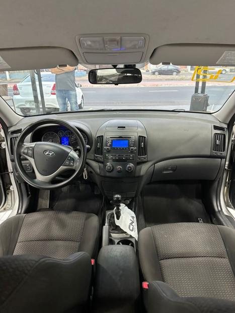 HYUNDAI I30 2.0 16V 4P, Foto 8