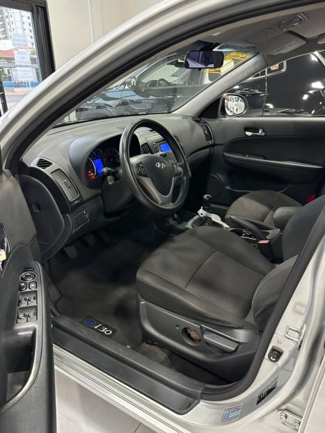 HYUNDAI I30 2.0 16V 4P, Foto 11